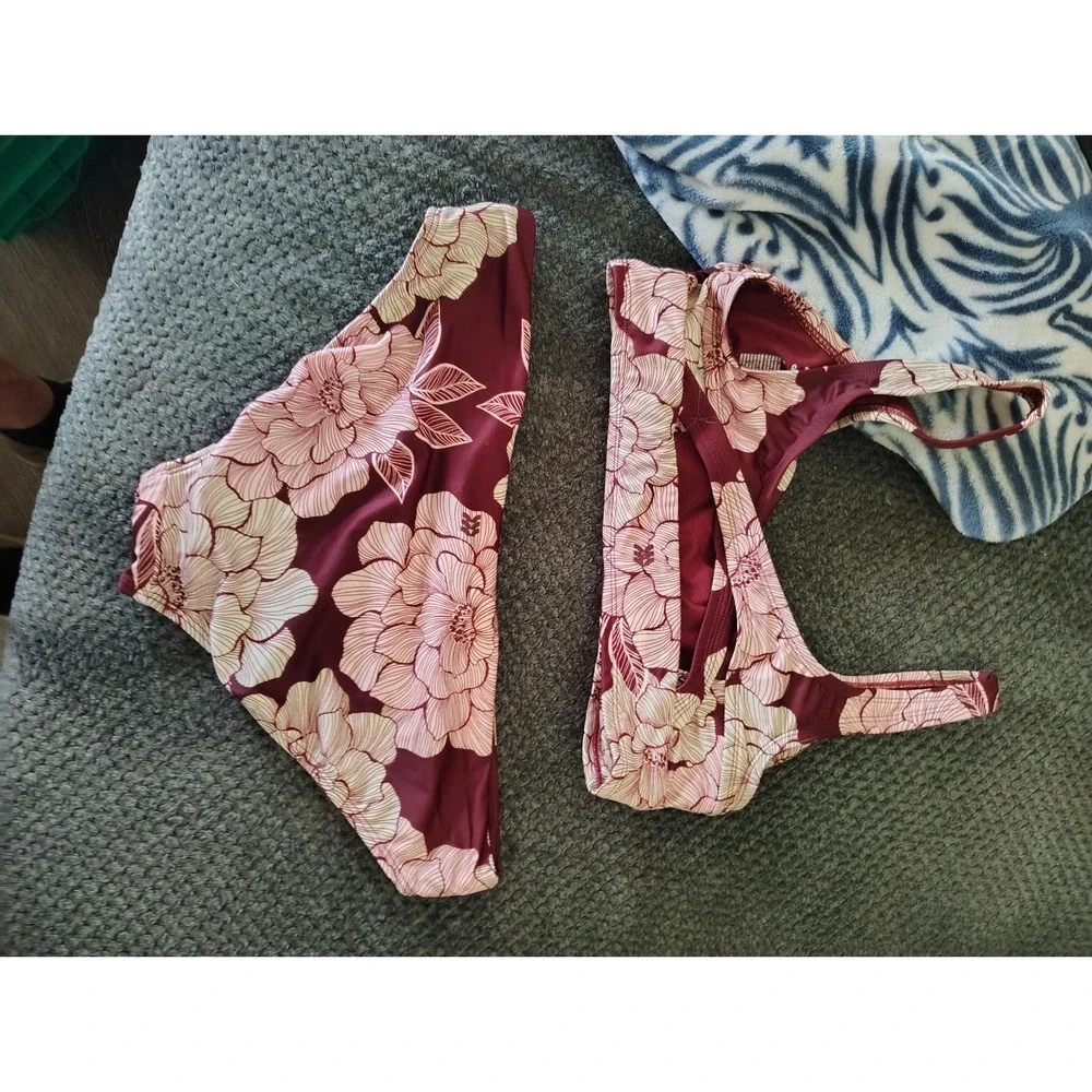All In Motion Burgundy Floral Bikini Set Scoop Neck Top M Bottoms L Swimsuit‎